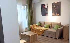 Stylish, Modern 2 Rooms Flat With River View, Near Presidential Palace
